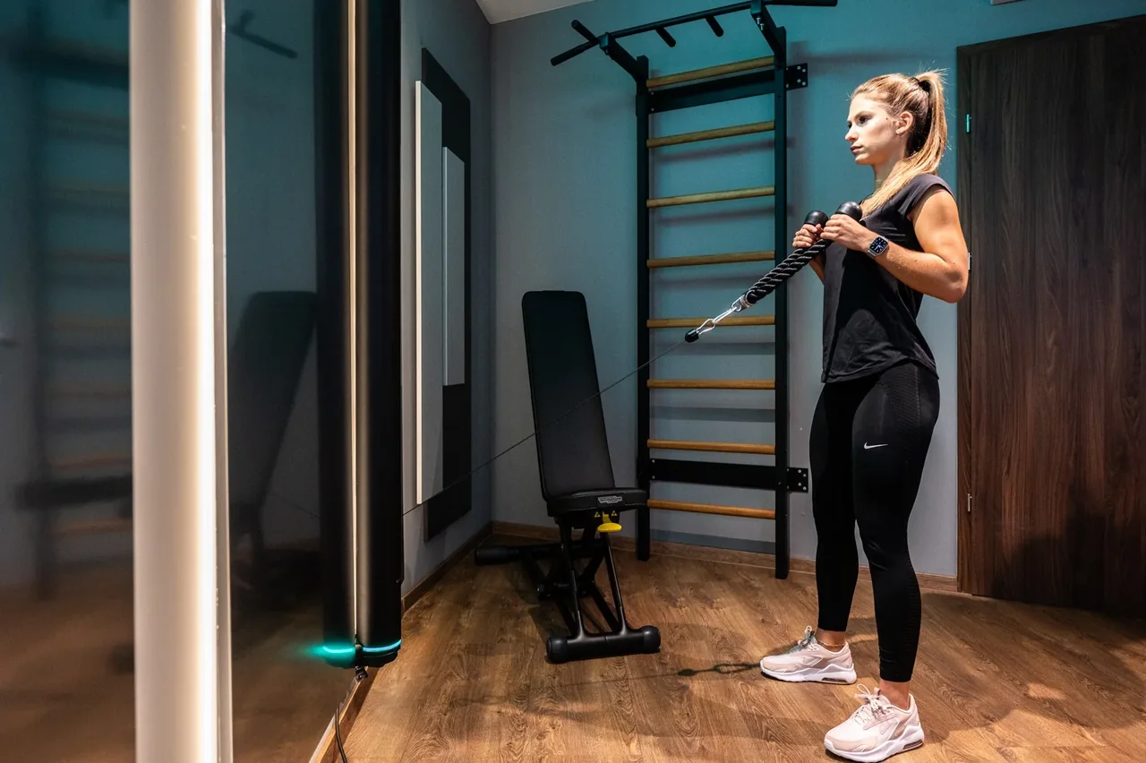 Dóri during a strength-training session in the gym